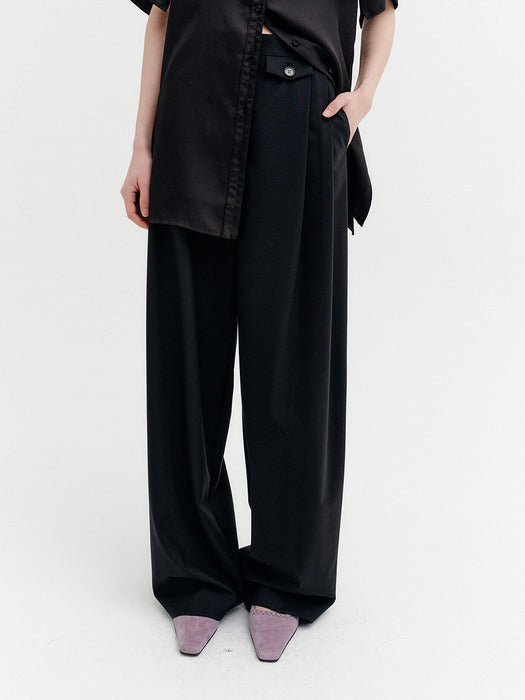 Eenk Front Tuck Detail Pants - Black