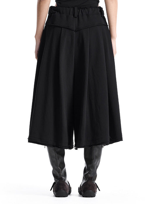 Wconcept_Treemingbird Raw-Edge Pleated Set-Up Bermuda Pants [ Black ]
