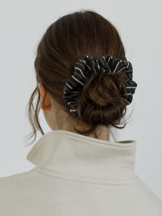Depound soft stripe scrunchie - dark grey