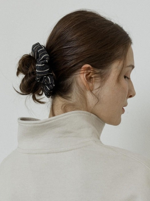 Depound soft stripe scrunchie - dark grey
