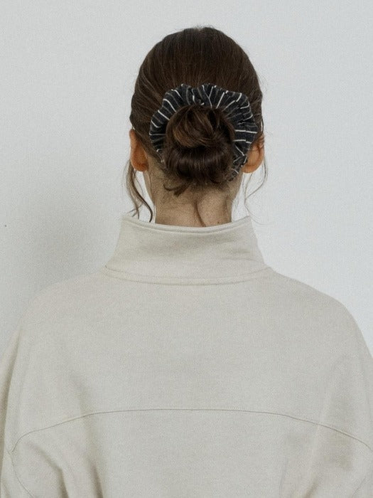 Depound soft stripe scrunchie - dark grey