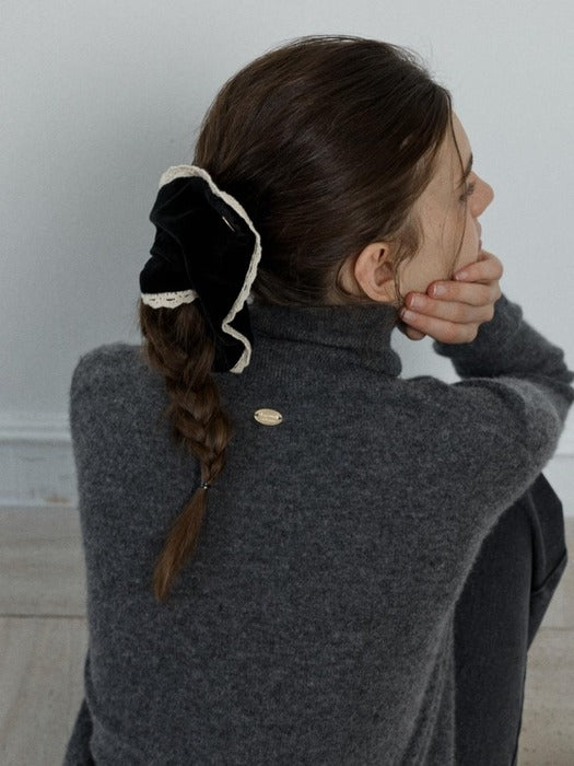 Depound velvet square scrunchie - black