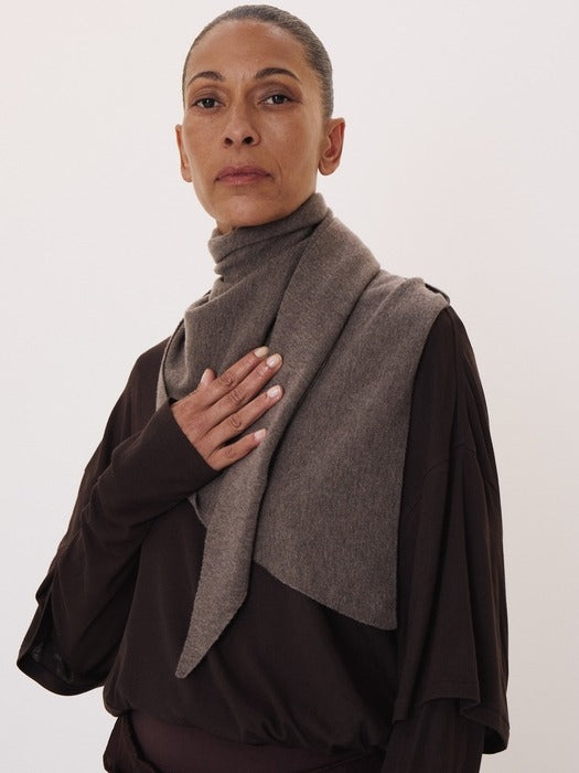 Recto Wool Triangle Scarf (Taupe Brown)