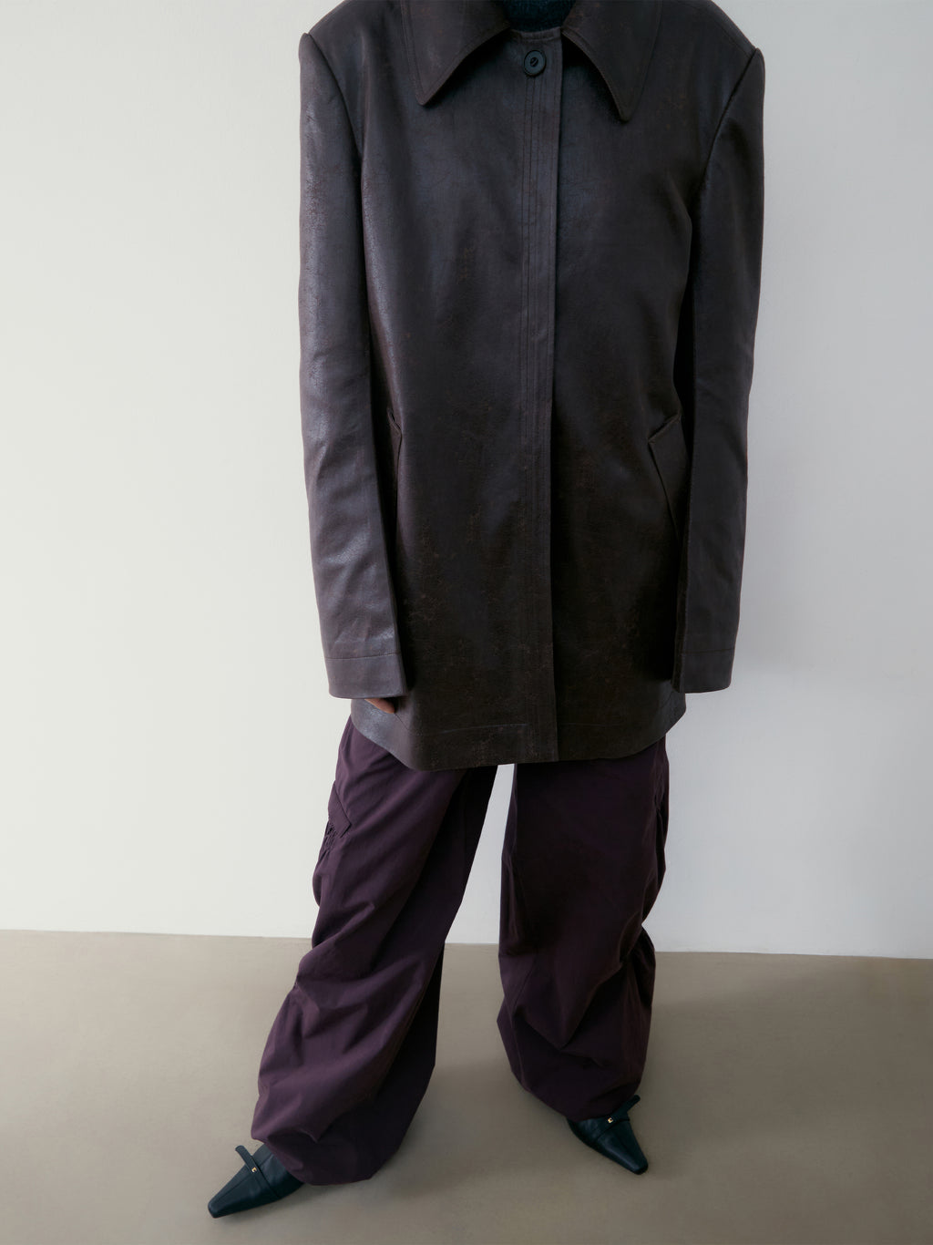 [low_classic] CREASED LEATHER COAT
BROWN