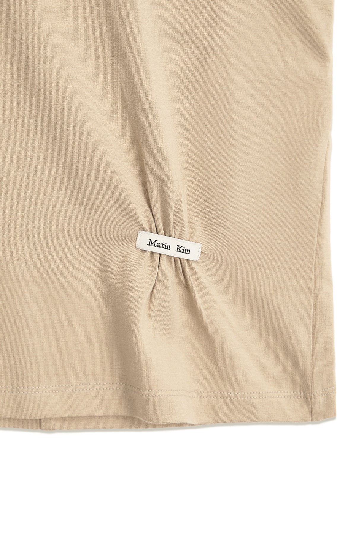 [matinkim] MINI LABEL SHIRRING TOP IN BEIGE