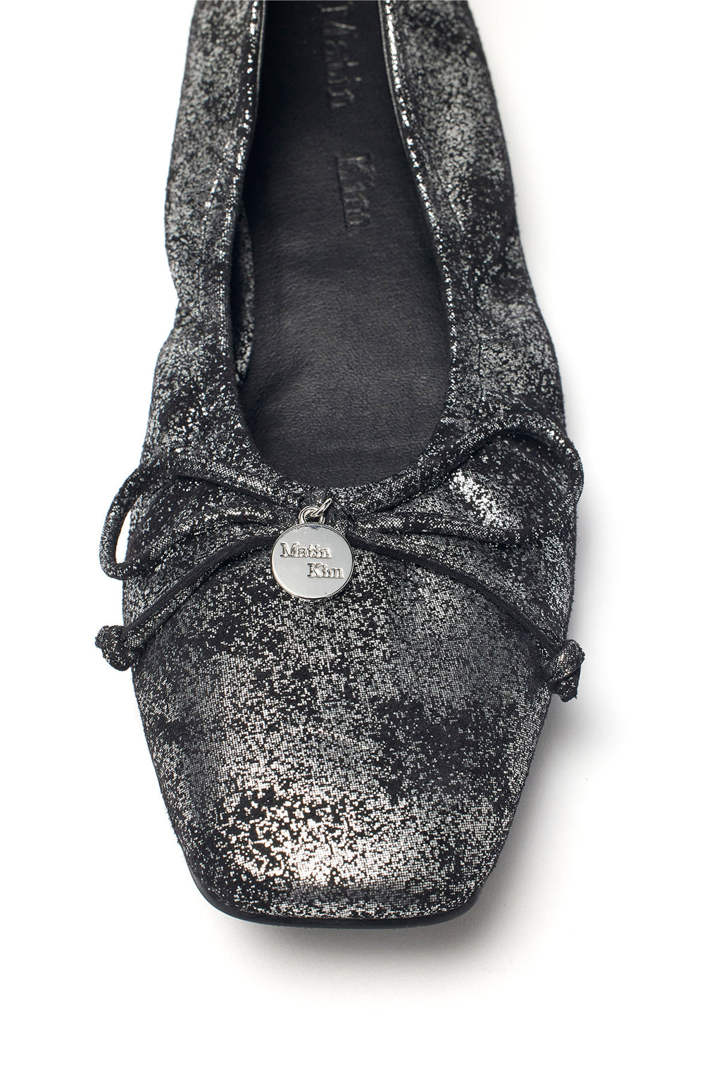 [matinkim] RIBBON BALLET FLAT SHOES IN DARK SILVER