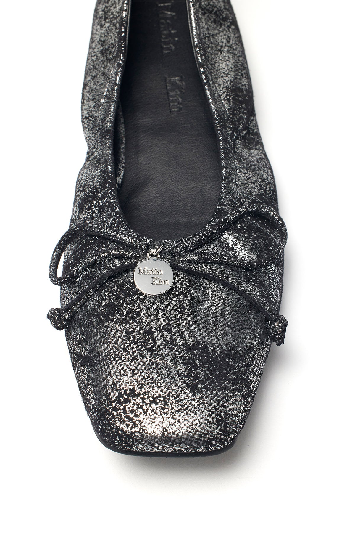 [matinkim] RIBBON BALLET FLAT SHOES IN DARK SILVER