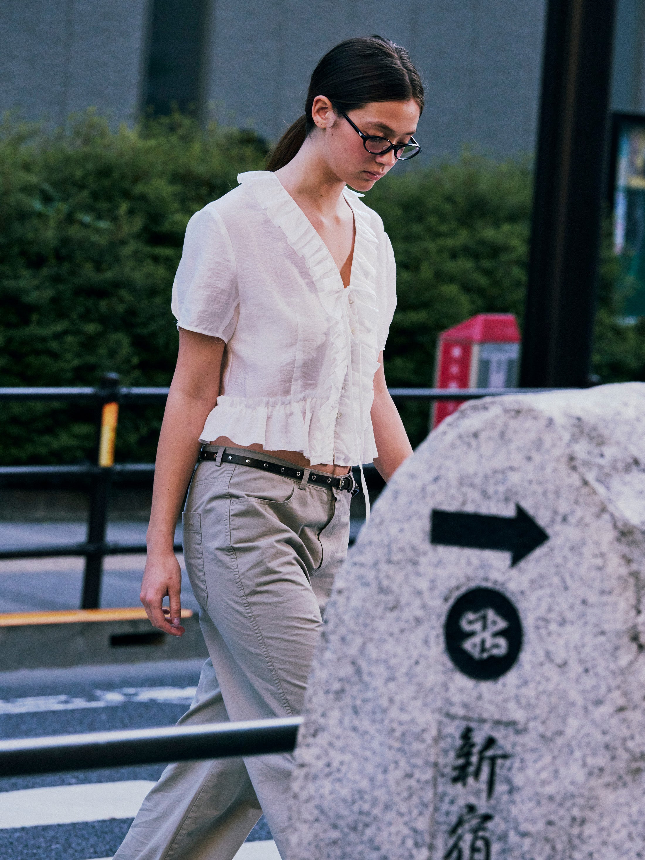 [Low Classic] Raw Edged Ruffle Short Blouse_Off White