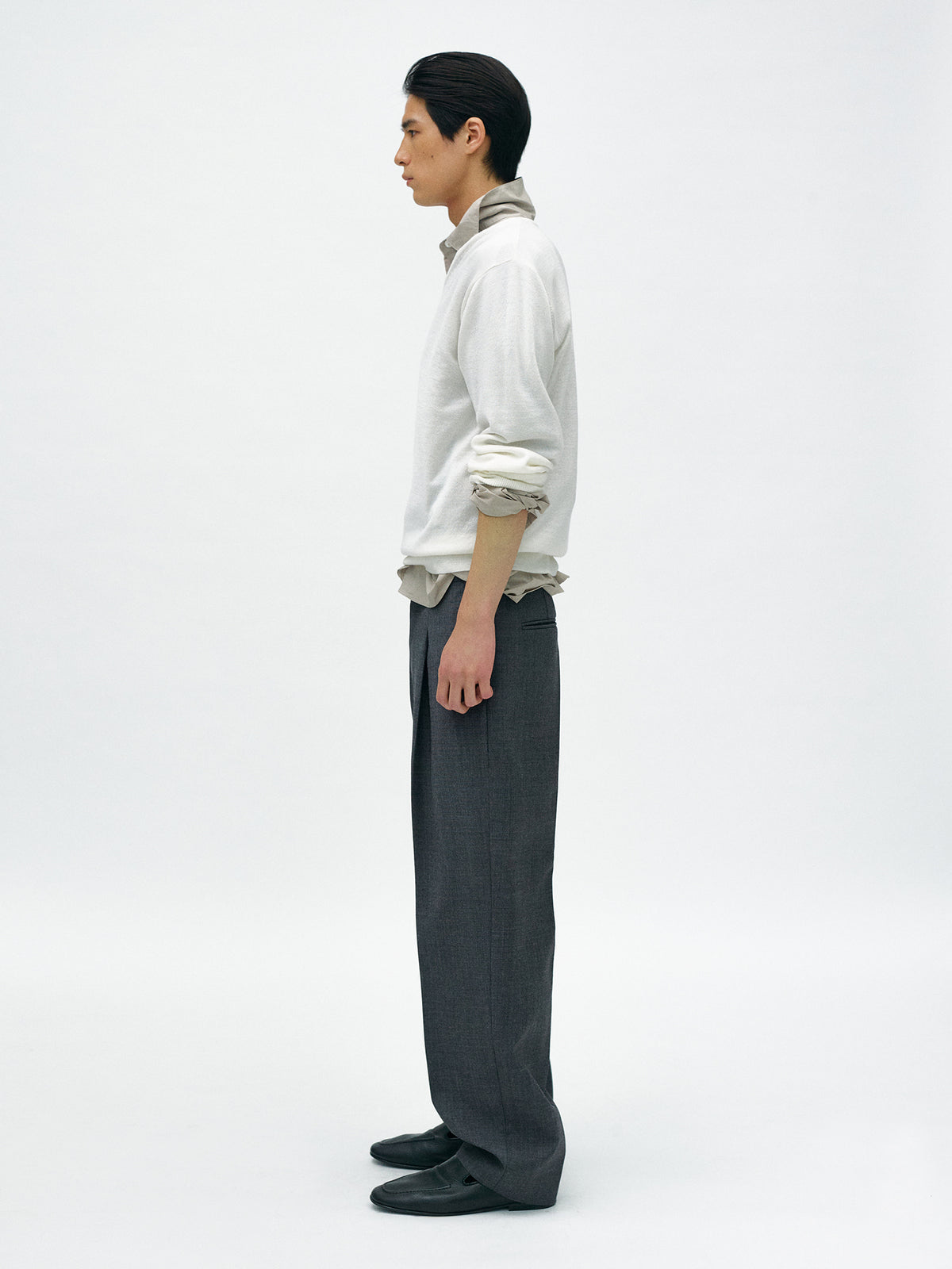 Nothing Written Foyer v-neck pullover (Clean white)