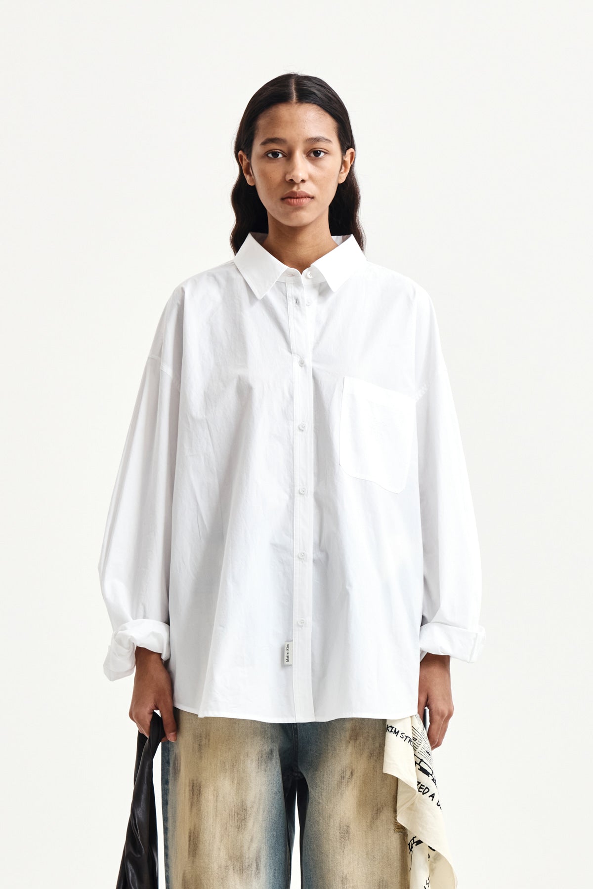 [matinkim] Embroidery Small Logo Shirt IN White
