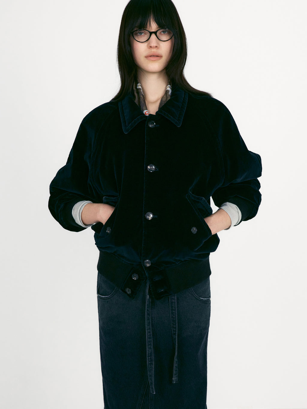 [low_classic] Washed Velvet Bomber Jacket
Dark Navy