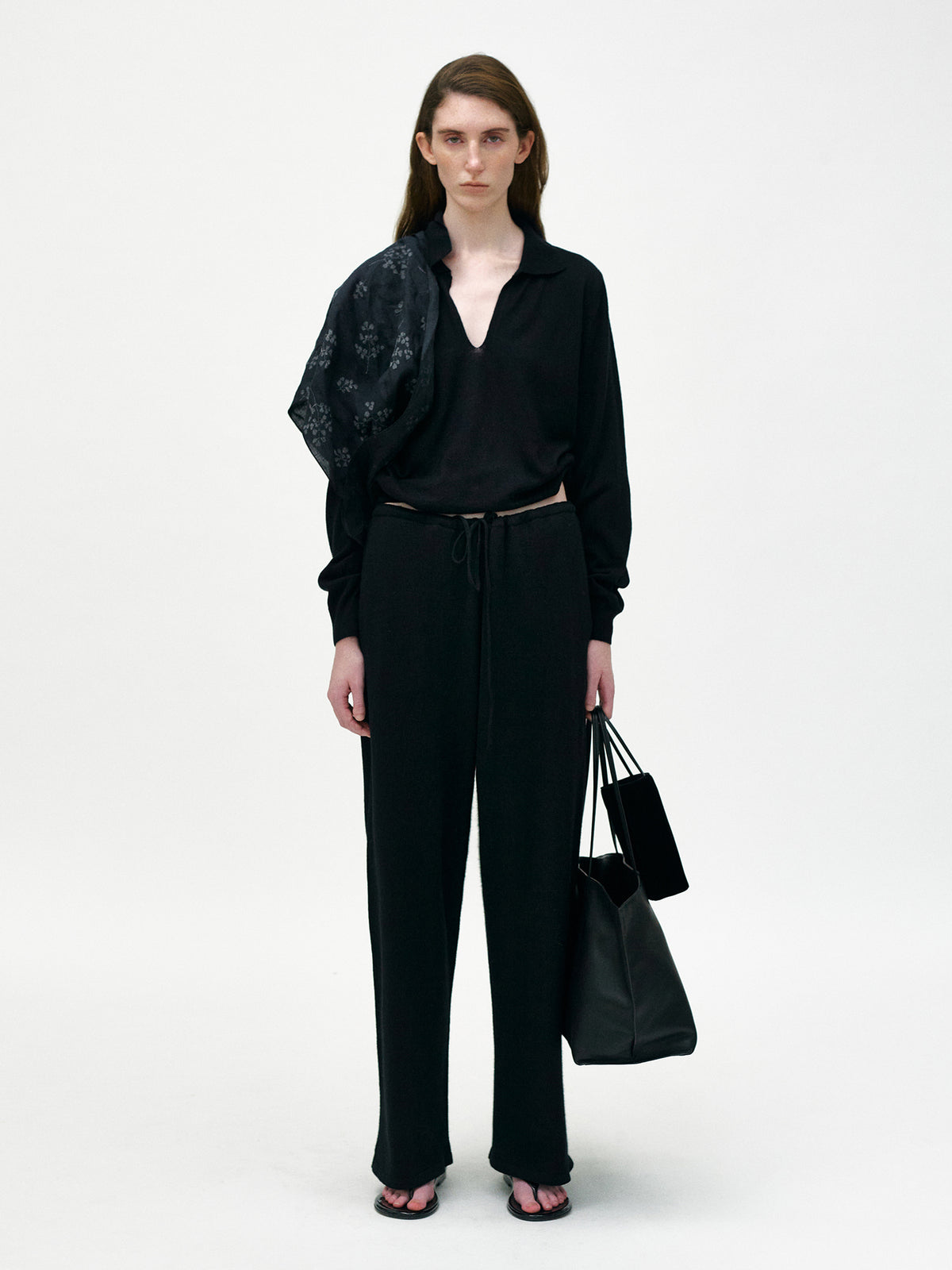 Nothing Written Vernis tote bag (Black velvet)