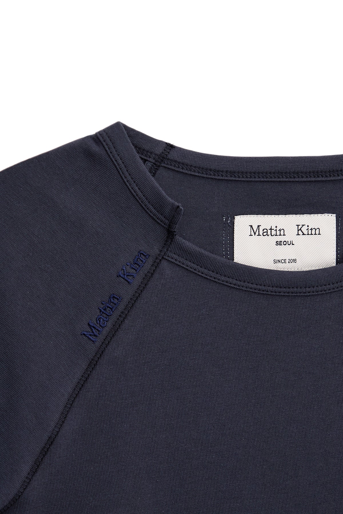[matinkim] TWIST POINT SLIM TOP IN DARK NAVY