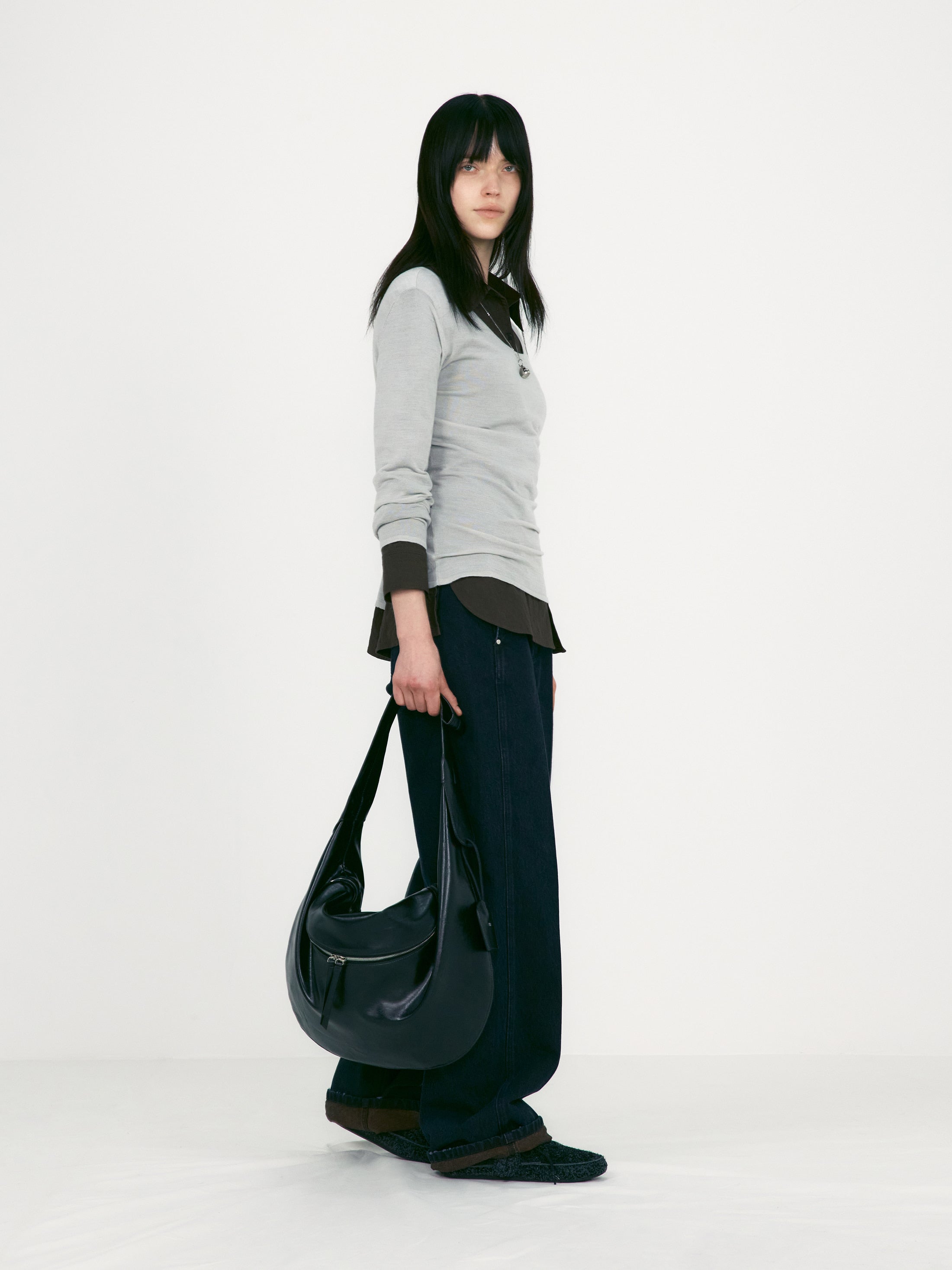 [low_classic] U Neck Knitted Top
Light Grey