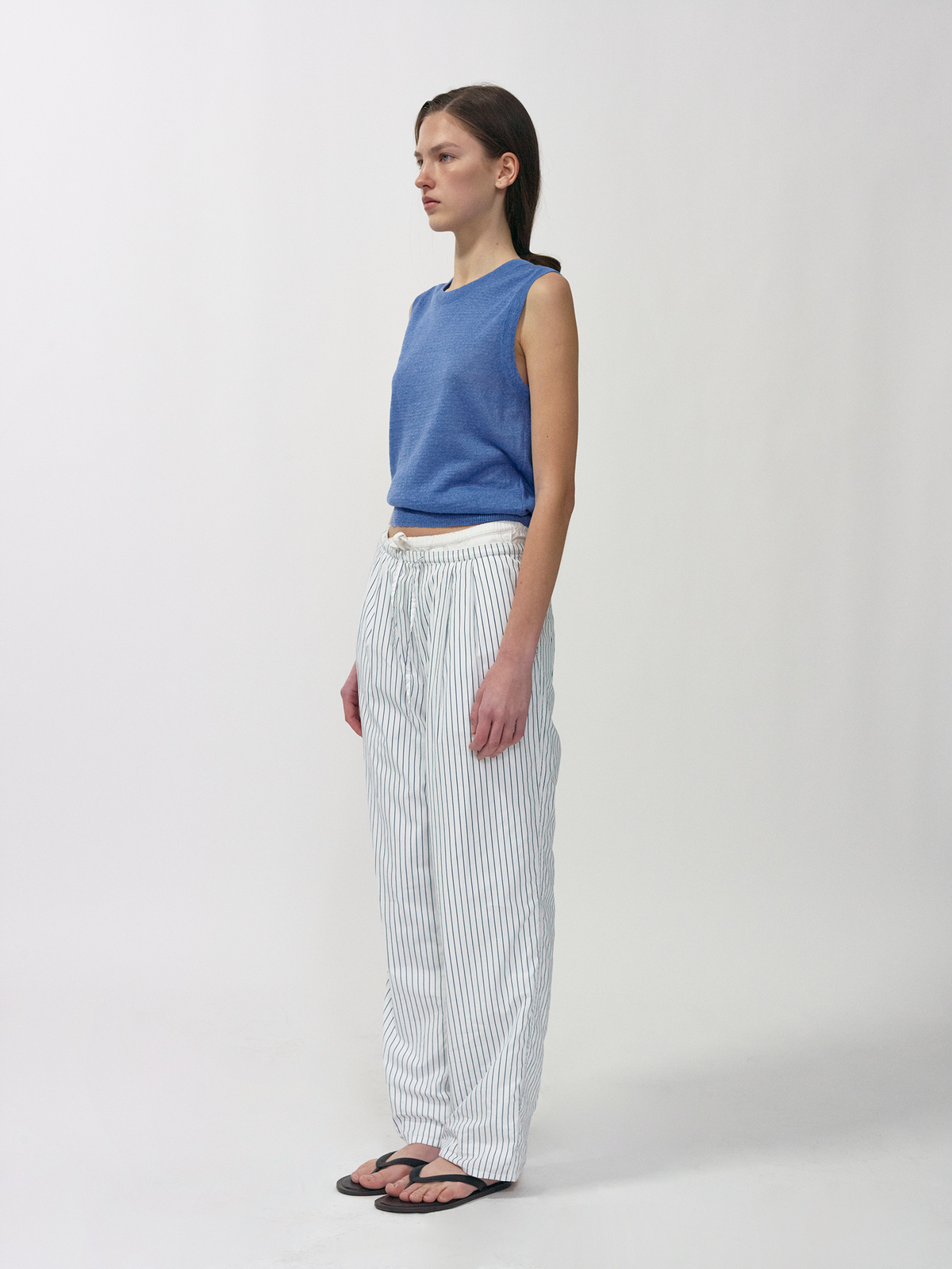 Nothing Written Rola linen sleeveless (Marine blue)