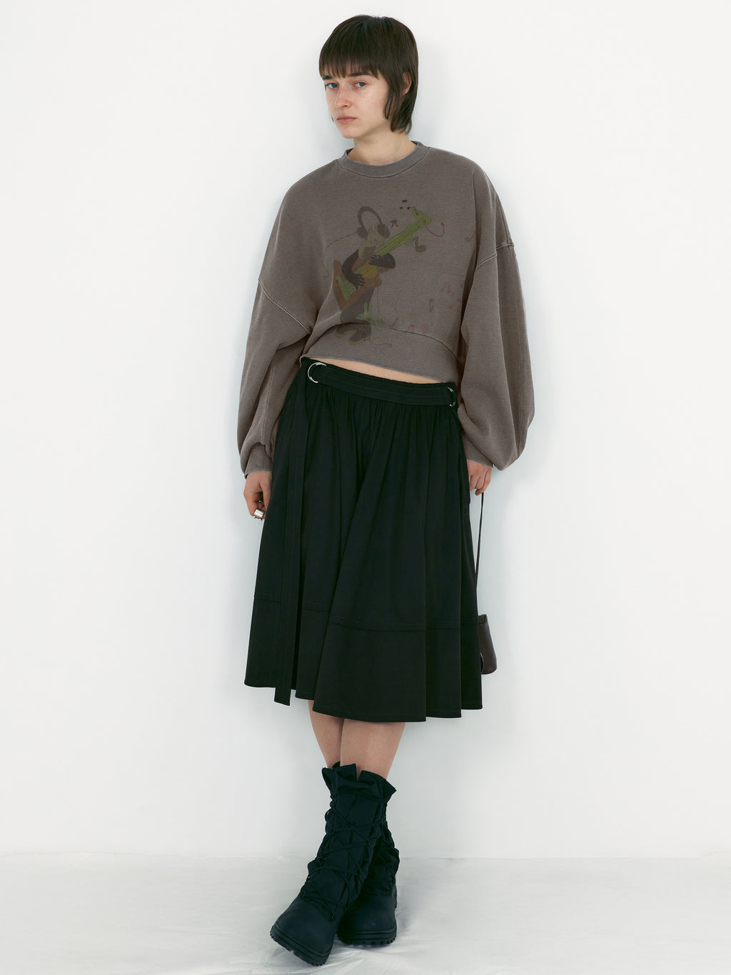 [low_classic] Washed Rockstar Cat Sweatshirt
Charcoal Brown