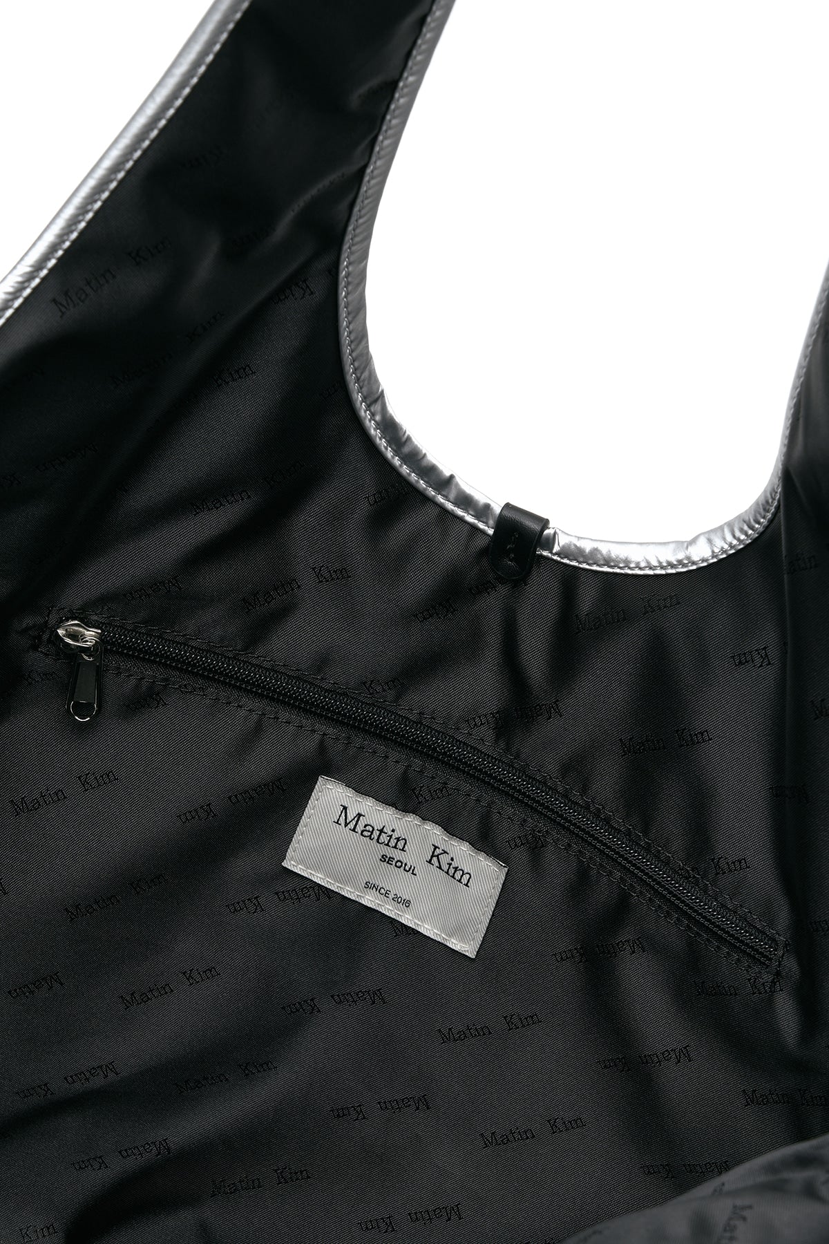 [matinkim] MATIN LOGO QUILTING ECOBAG IN SILVER
