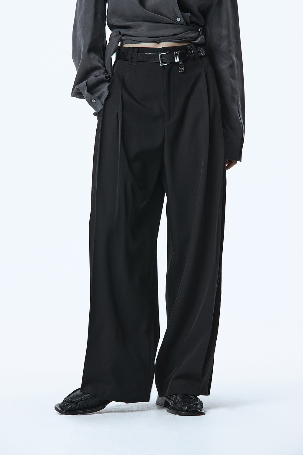 Treemingbird Side Panel Tuck Slacks Black