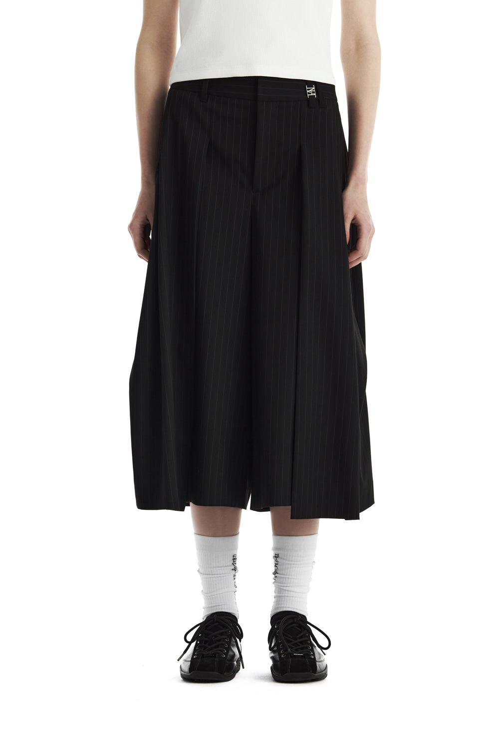 Treemingbird Stripe Tuck Bermuda Set-Up Shorts Black