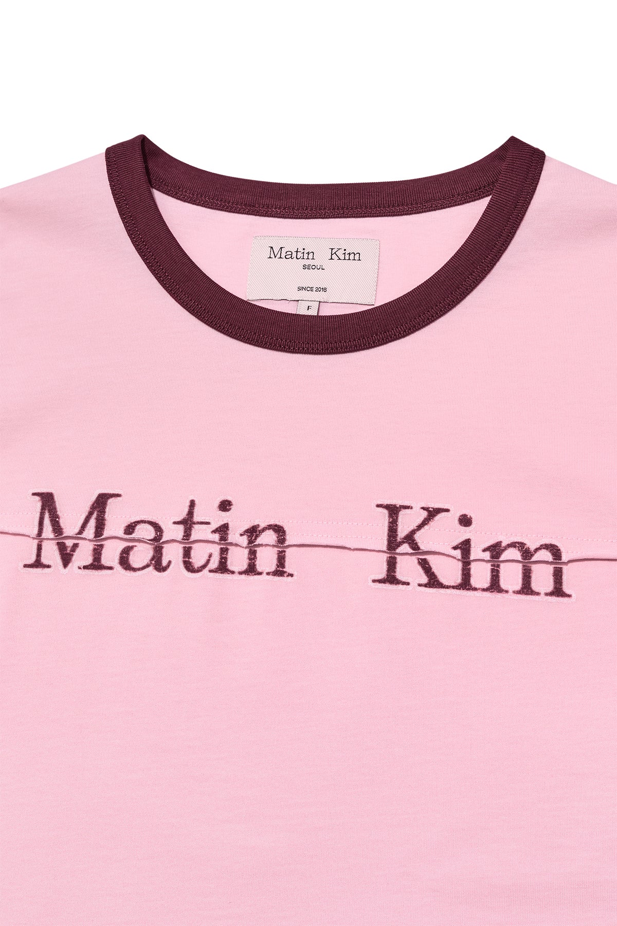 [matinkim] LOGO CUTTED RINGER CROP TOP IN LIGHT PINK