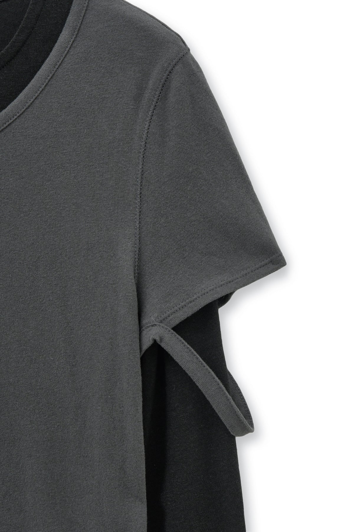 [matinkim] LAYERED POINT SLIM TOP IN CHARCOAL