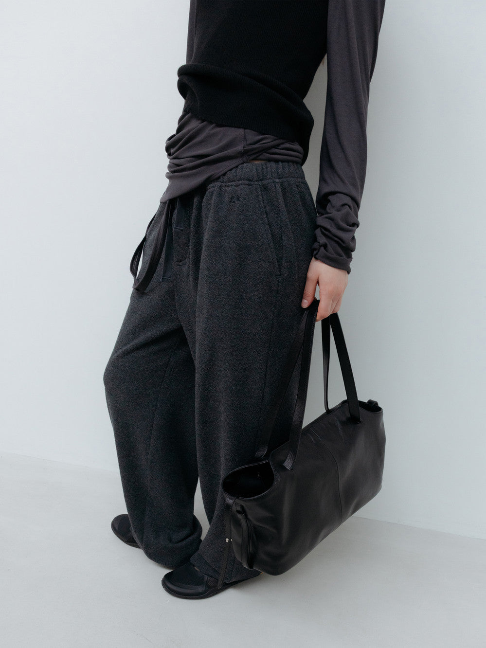 Low Classic Nook Bag Black