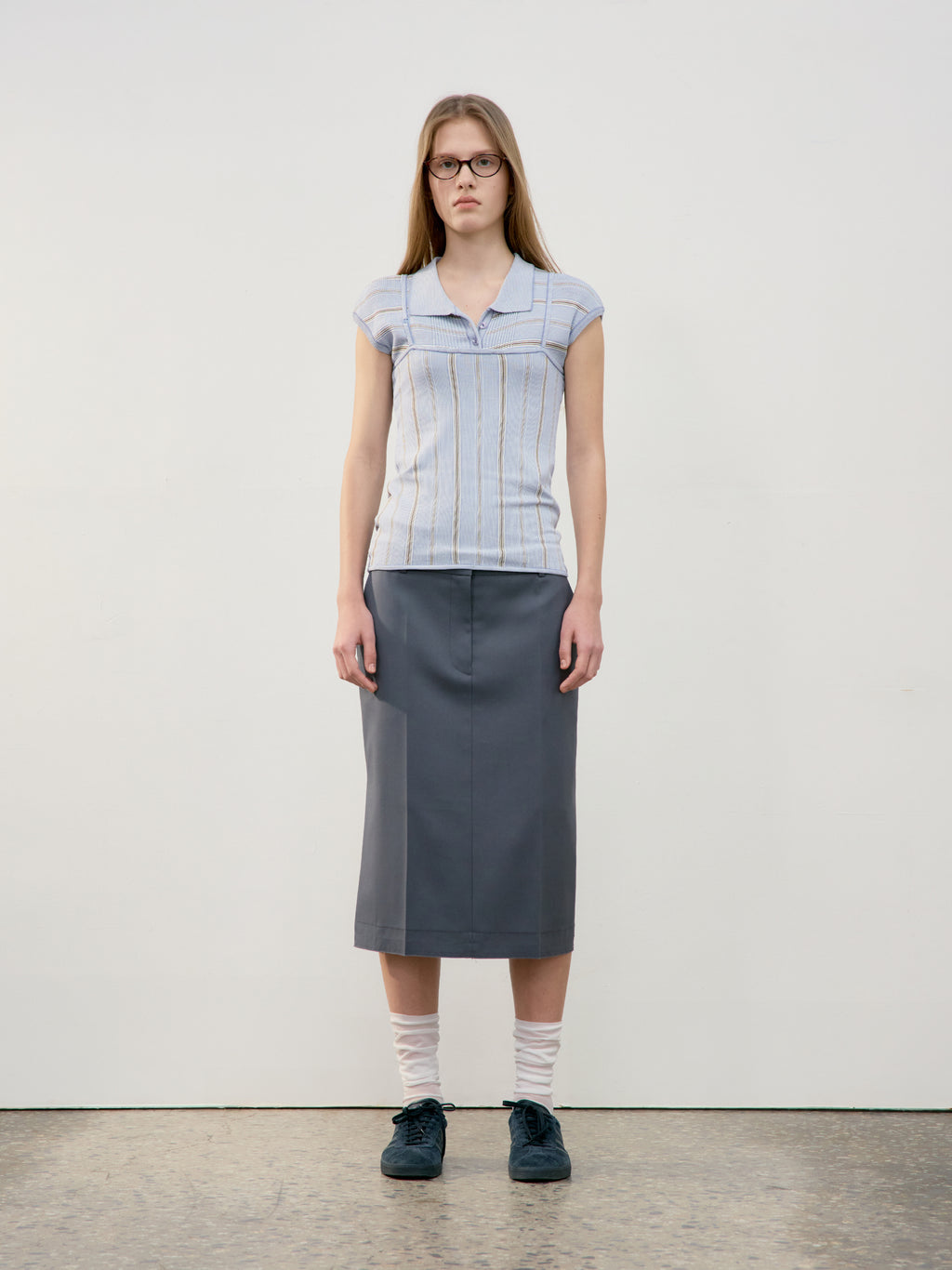 [low_classic] Stripe Sleeveless Knit Top
Blue
