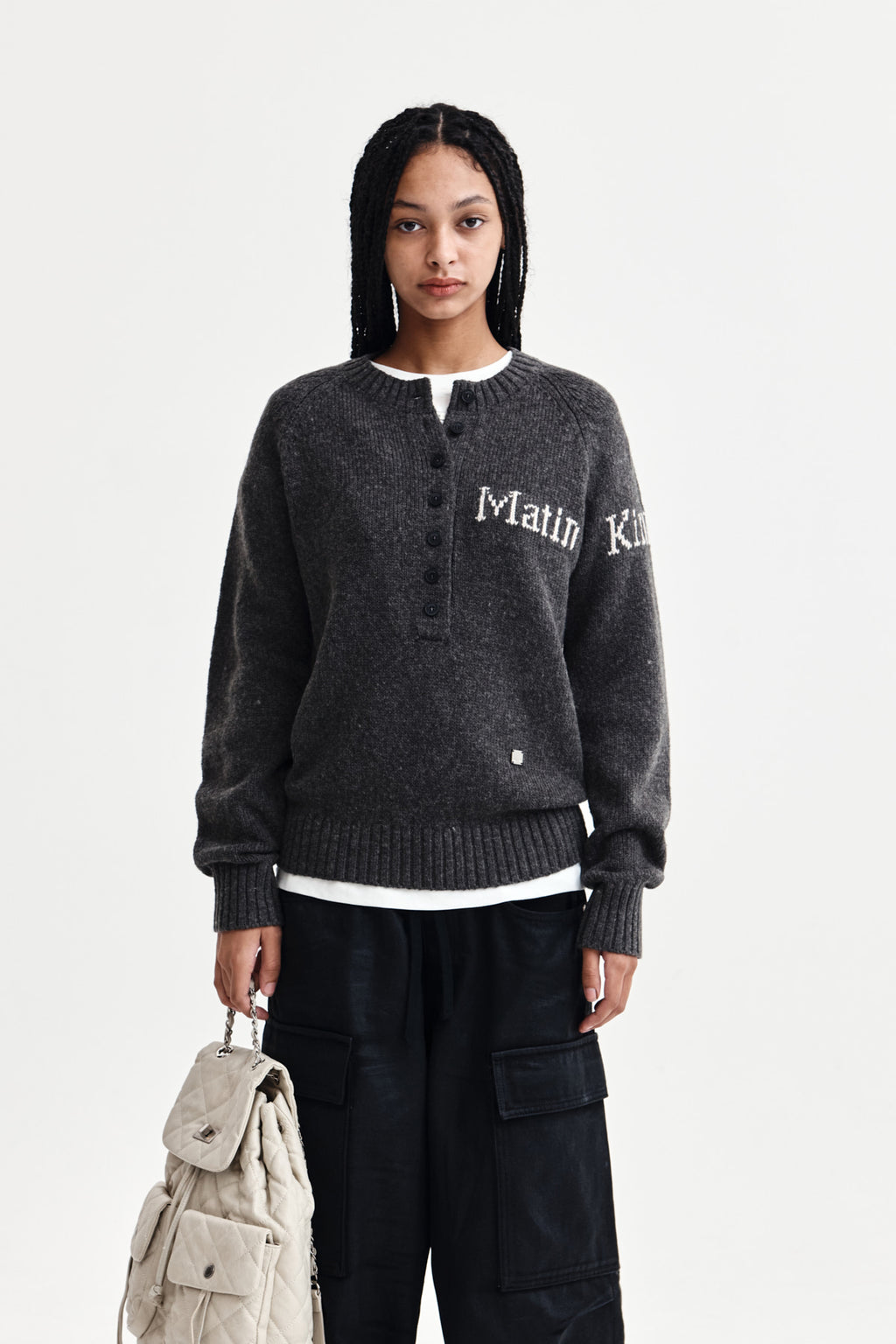 [matinkim] BUTTON POINT HENLY NECK LOGO KNIT TOP IN CHARCOAL