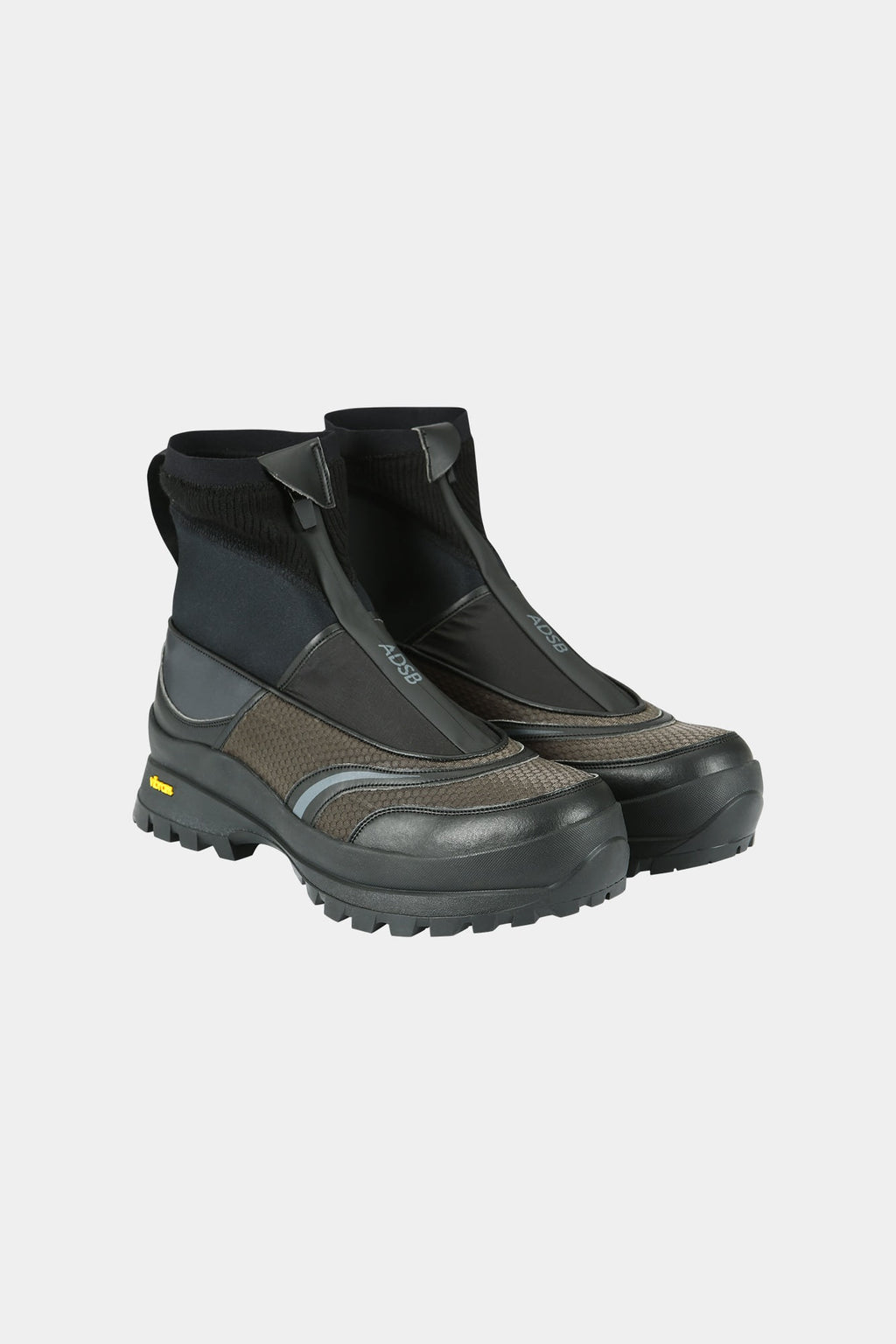 Andersson Bell Unisex Mattio Zip-UP Trainer