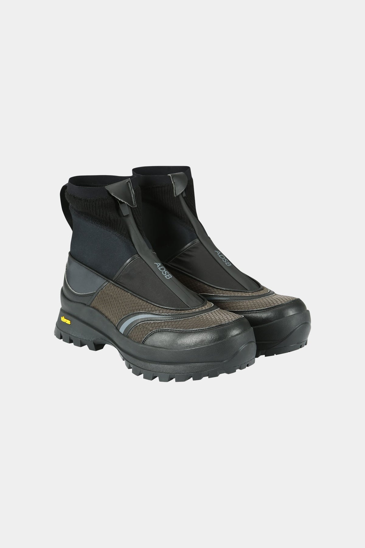 Andersson Bell Unisex Mattio Zip-UP Trainer