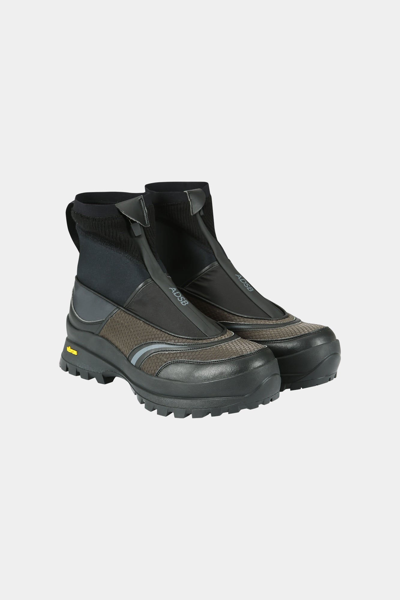 Andersson Bell Unisex Mattio Zip-UP Trainer