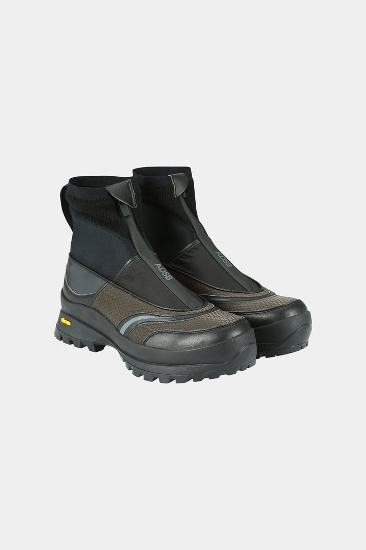 Andersson Bell Unisex Mattio Zip-UP Trainer