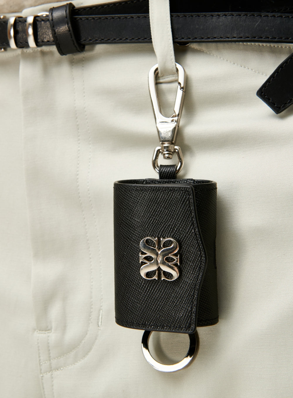 [satur] Satur Keyring Leather Airpods Case - Matt Black