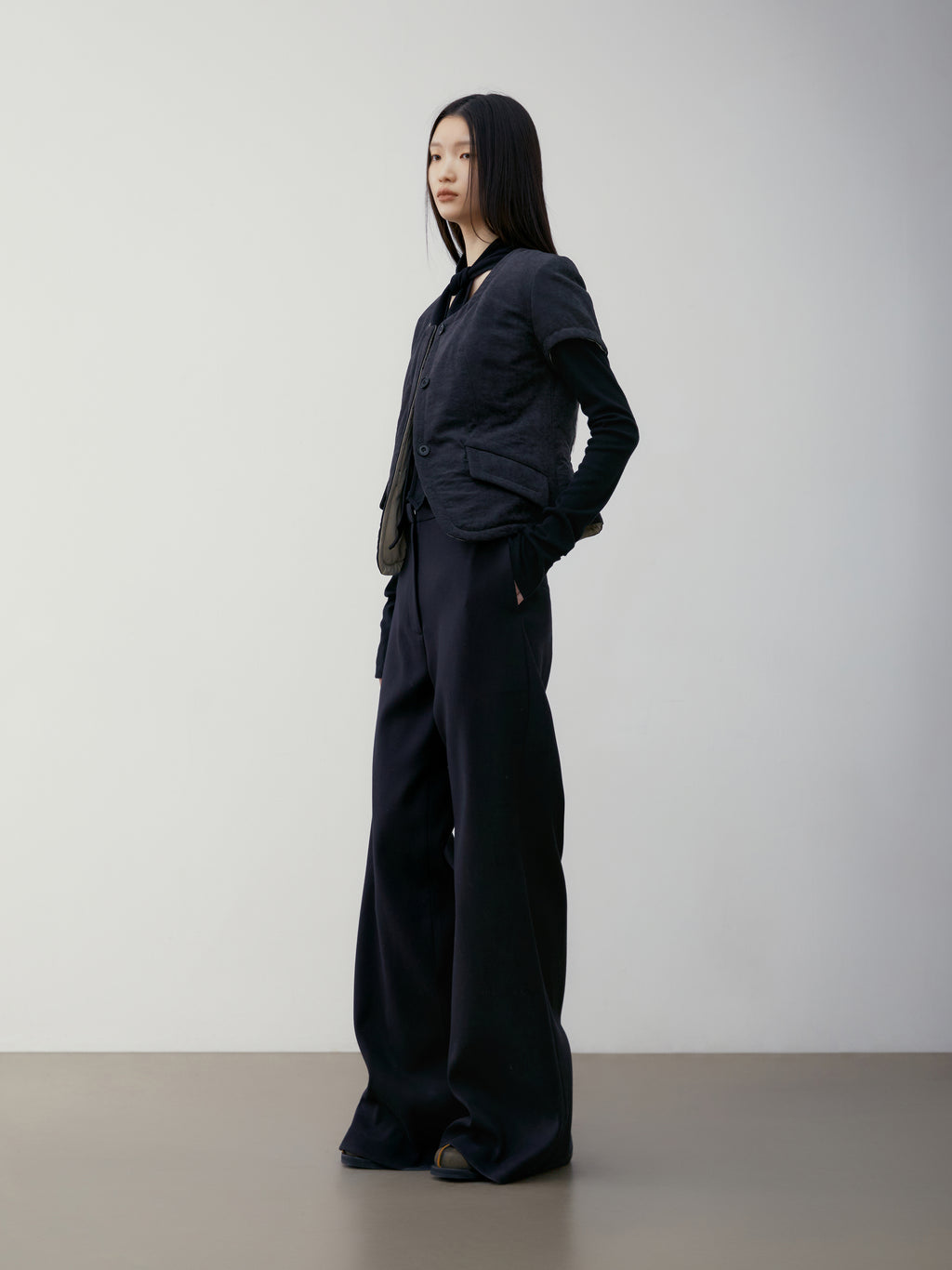 [low_classic] WIDE WOOL TROUSER
BLACK
