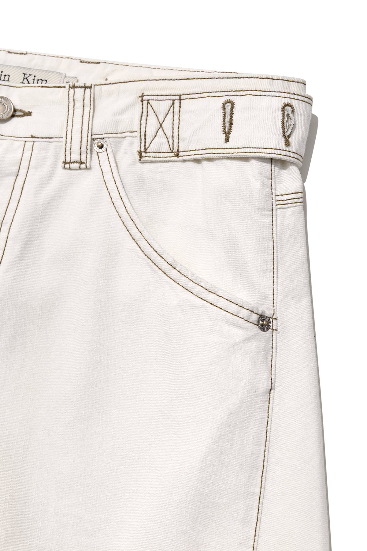 [matinkim] WAIST BUCKLE CURVED TWILL DENIM PANTS IN WHITE