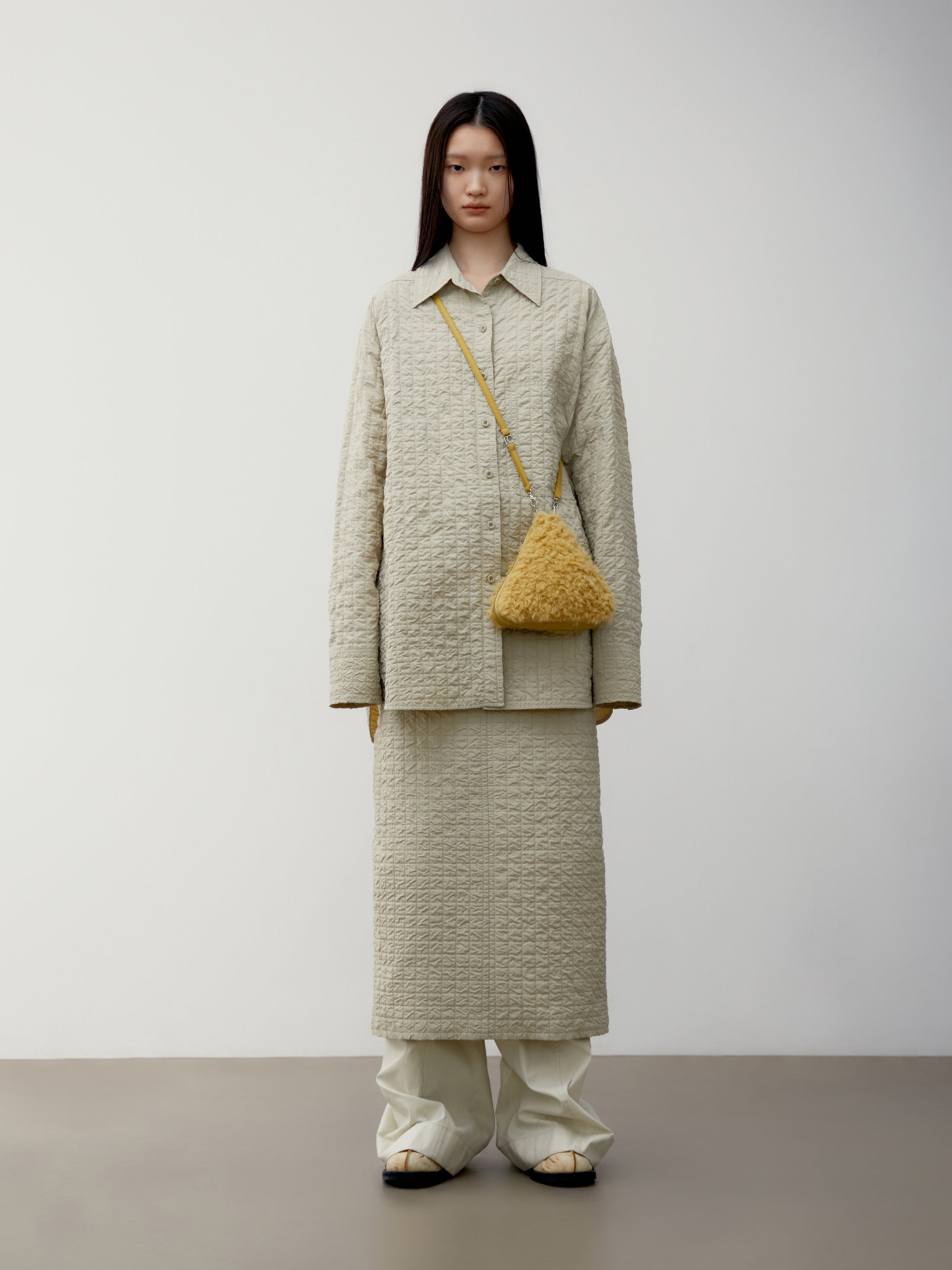 [low_classic] GRID WRINKLE H-LINE SKIRT
BEIGE