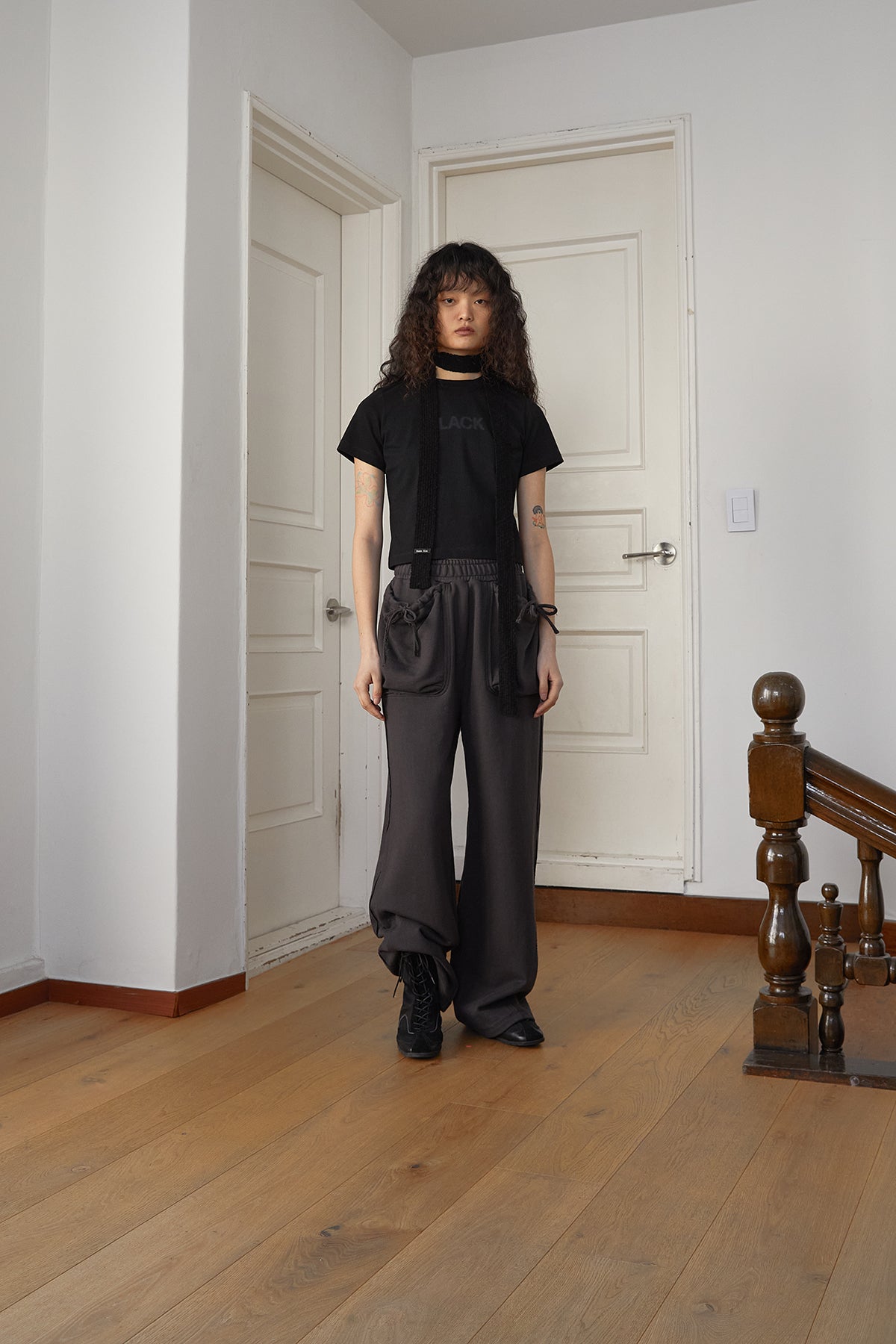 [matinkim] VOLUME POCKET SWEATPANTS IN CHARCOAL