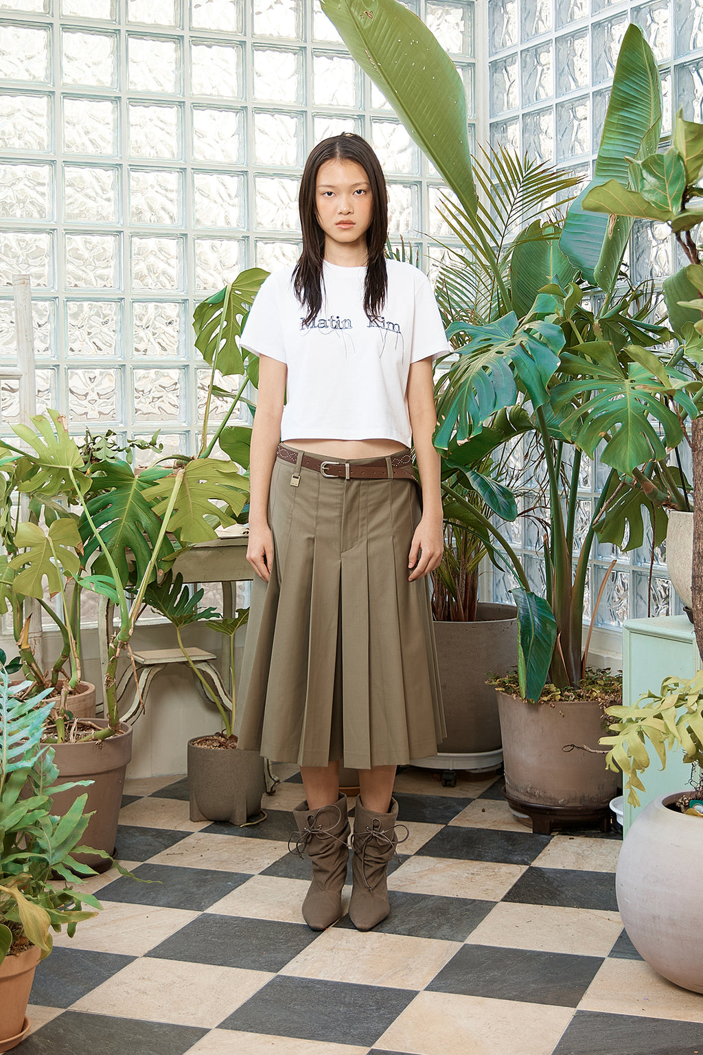 [matinkim] BERMUDA PLEATS SKIRT PANTS IN KHAKI