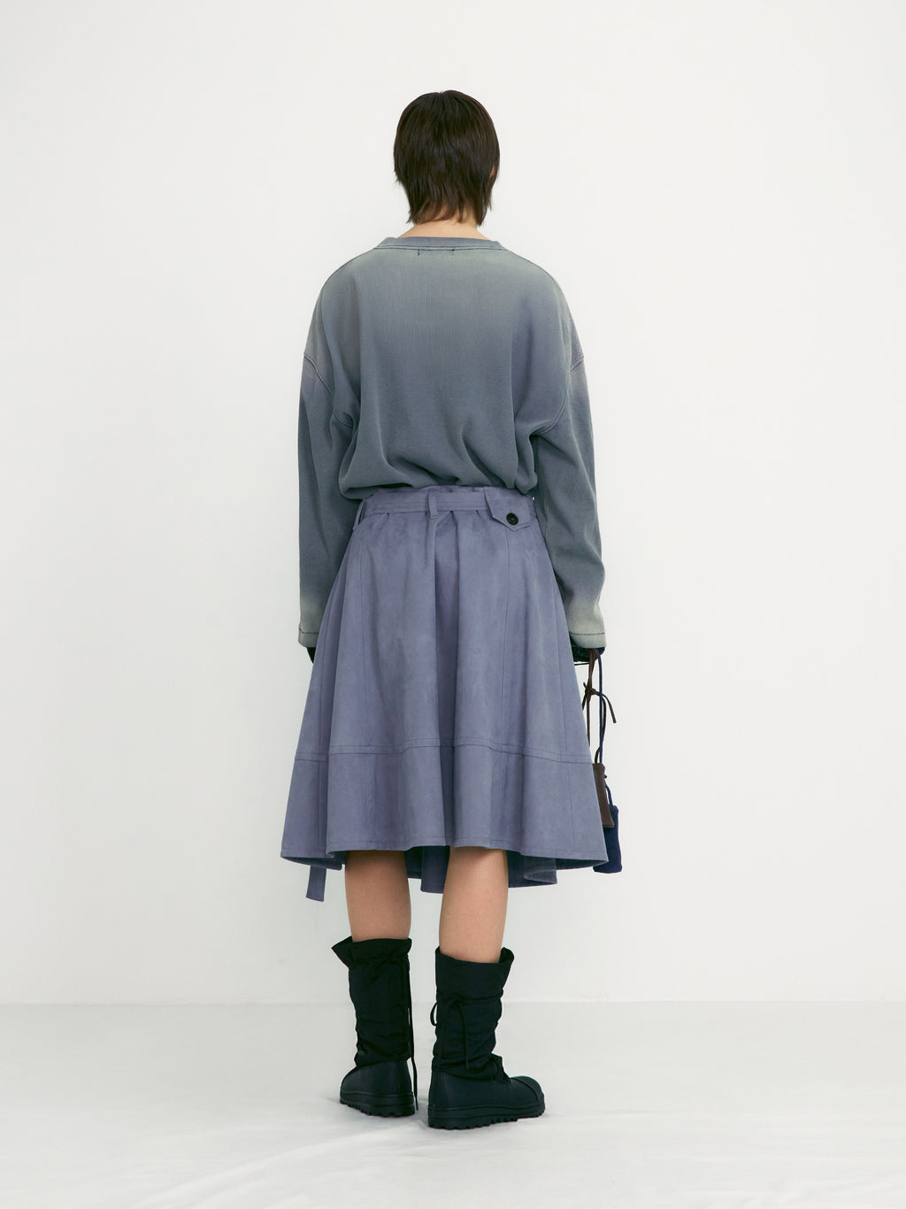 [low_classic] Suede Belted Skirt
Greyish Blue