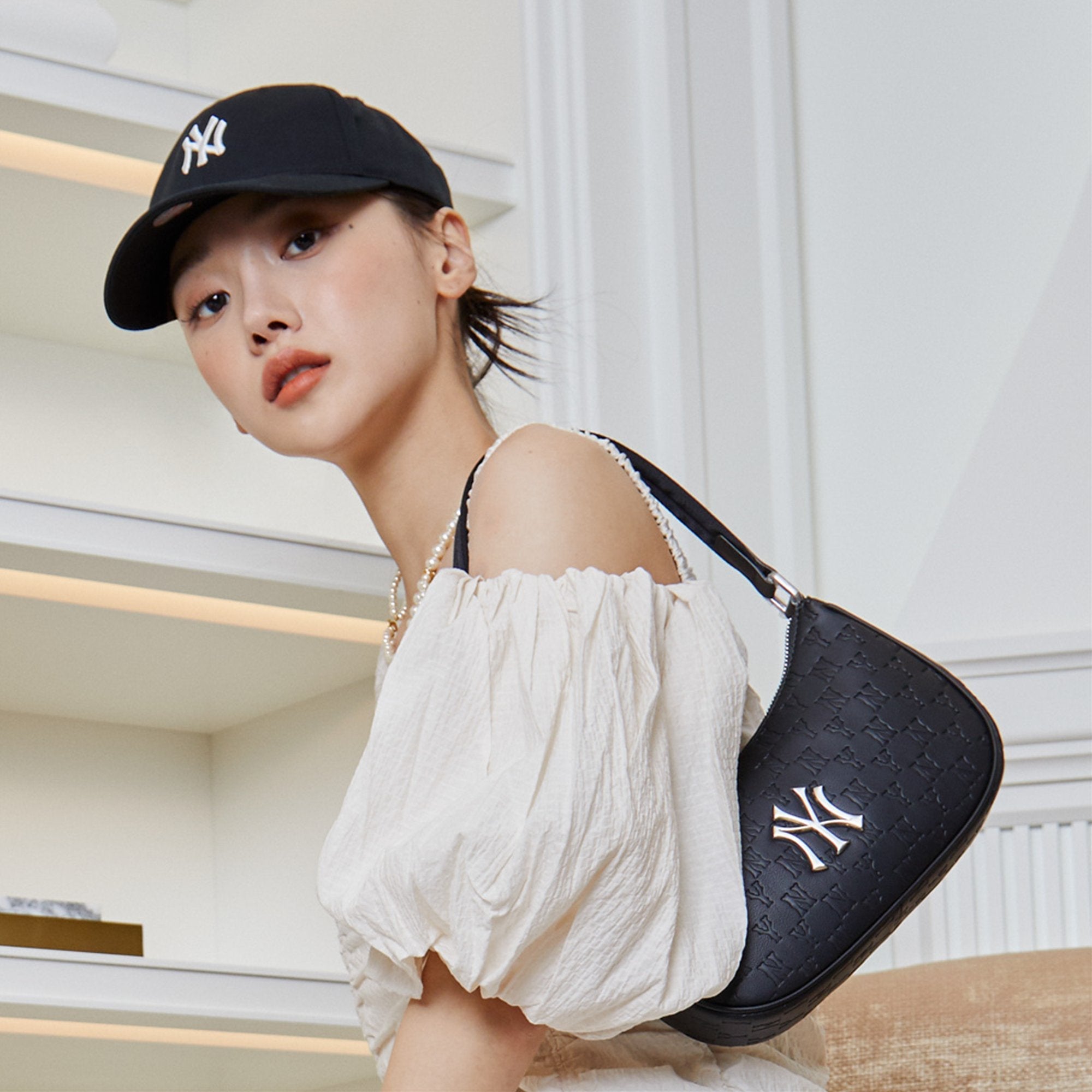 [mlb korea] Monogram Embo Shoulder Bag