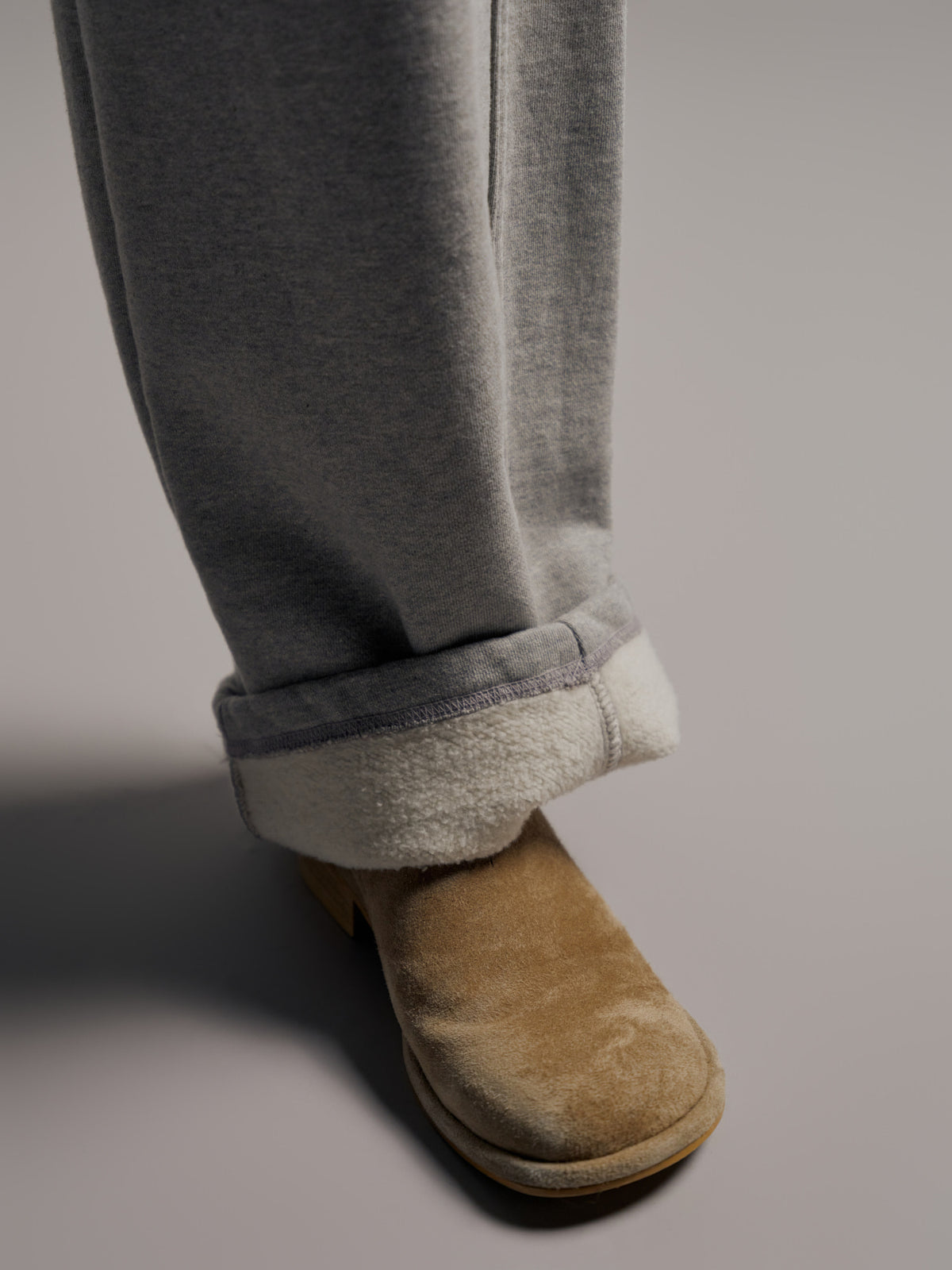 Facade Pattern Curved Warm Sweatpants melange grey