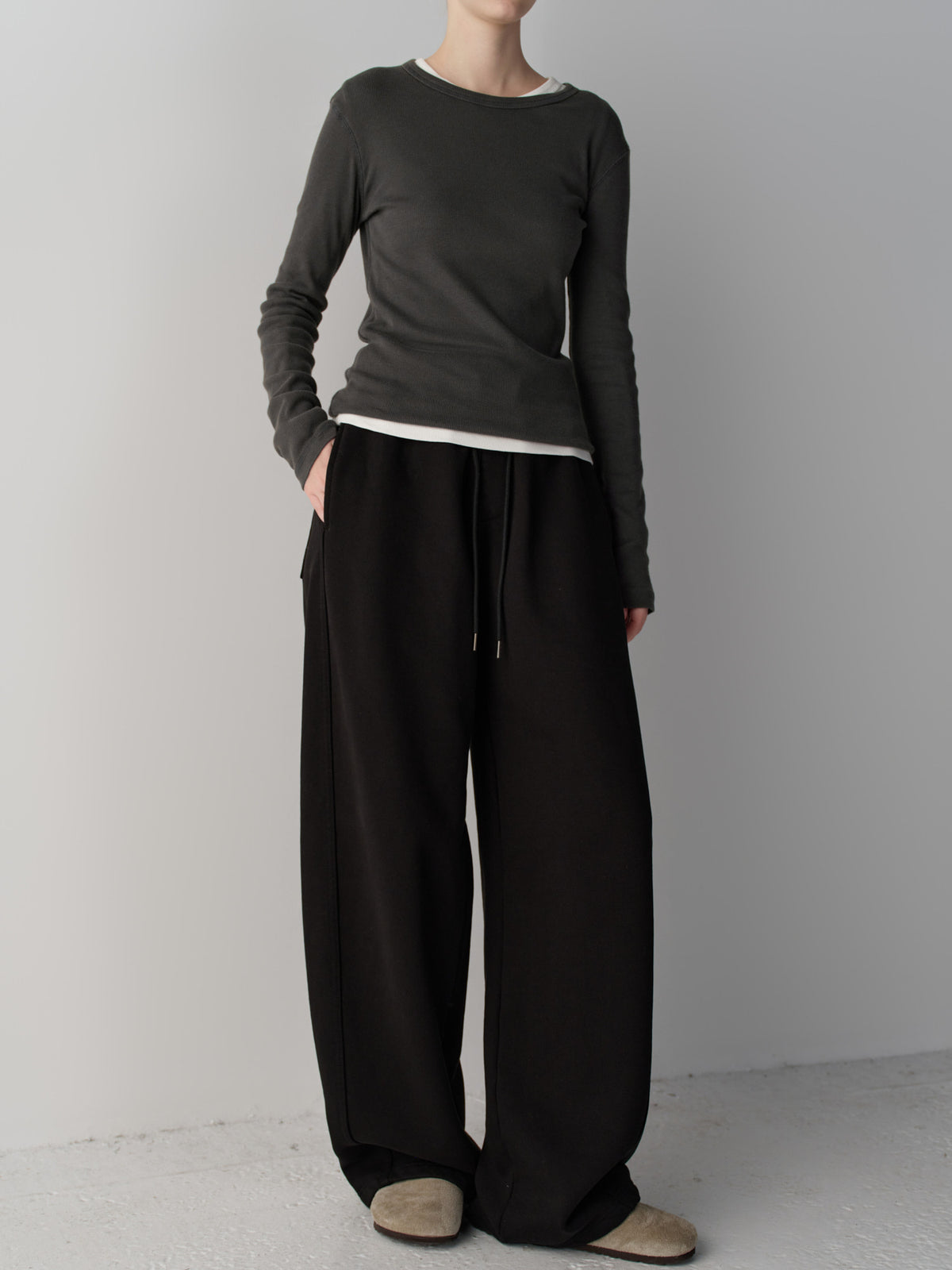 Facade Pattern Curved Warm Sweatpants black