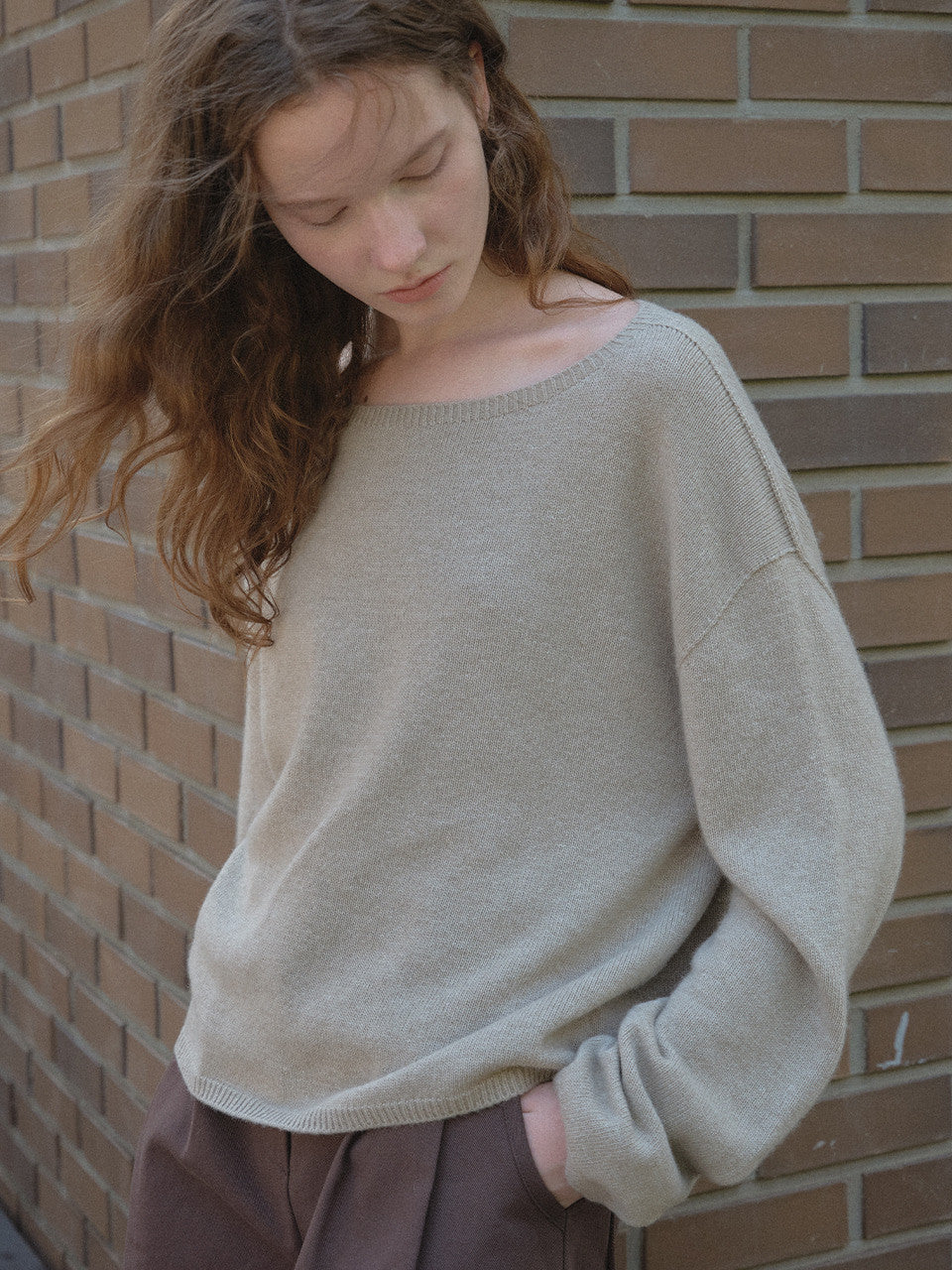 Tillidie Cashmere fine wool boat neck knit Beige