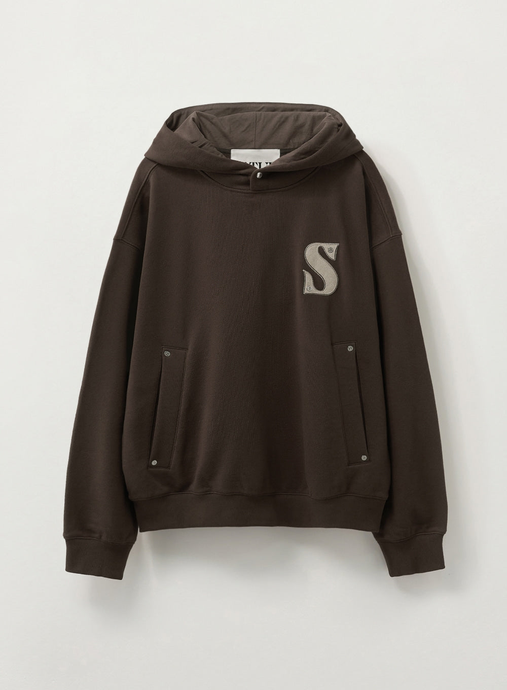[satur] Small Rivet Applique Pocket Logo Hoodie - Brown
