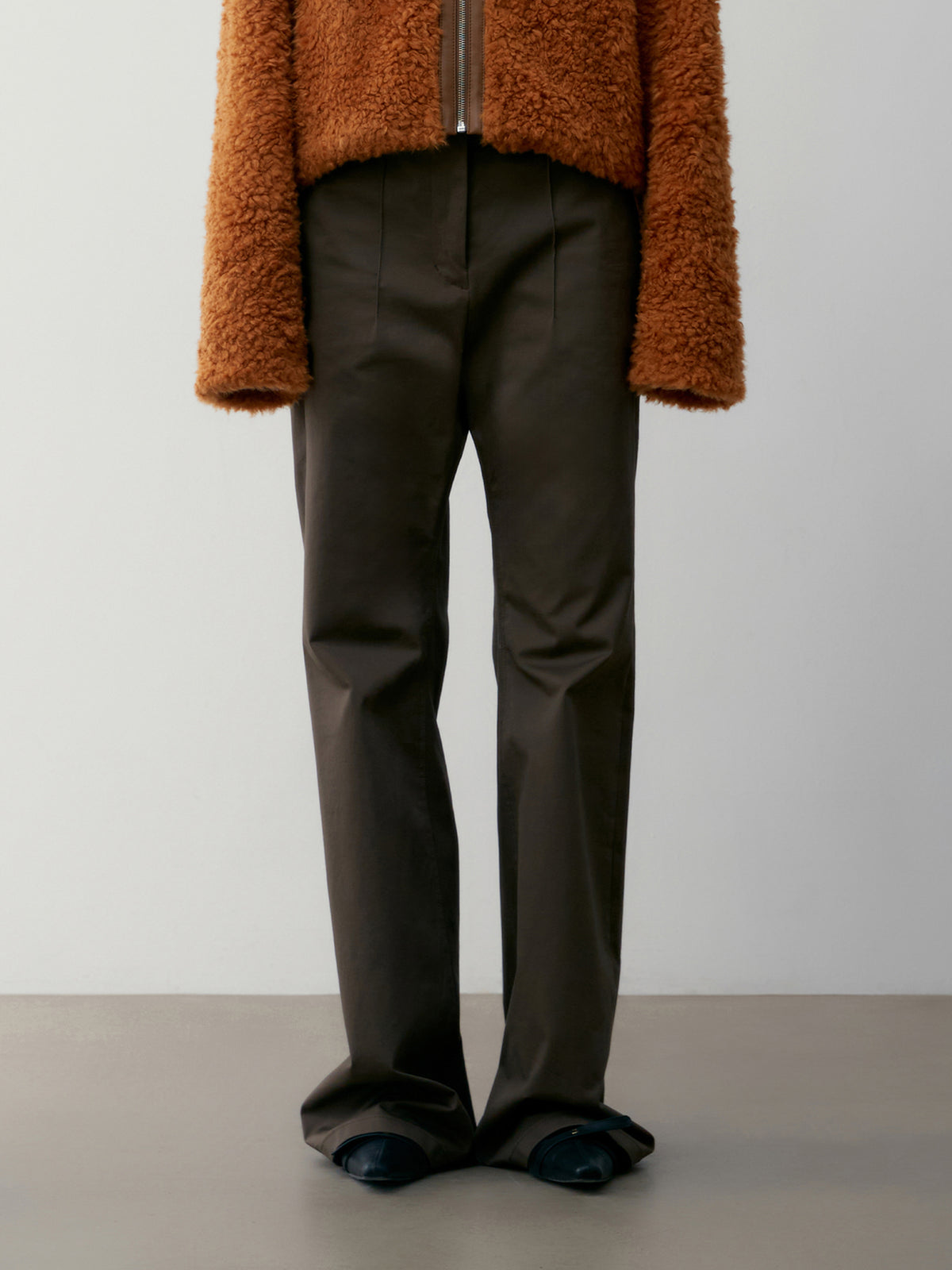 Low Classic Pin Tuck Bootcut Pants Brown