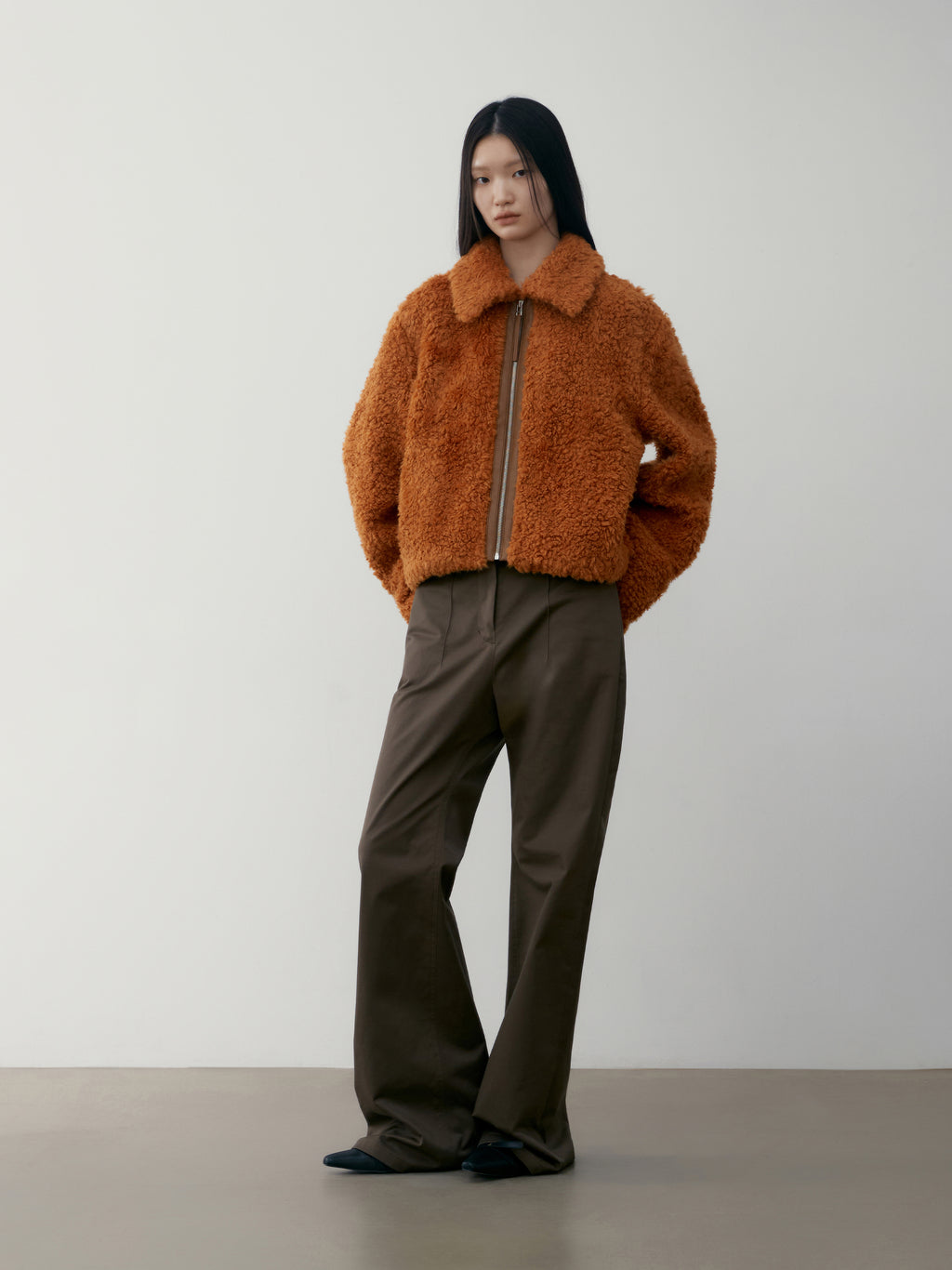 [low_classic] FLUFFY FUR JACKET
COGNAC