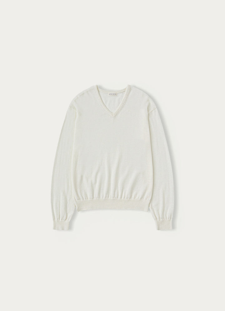 Nothing Written Charlotte v-neck pullover (Clean White)