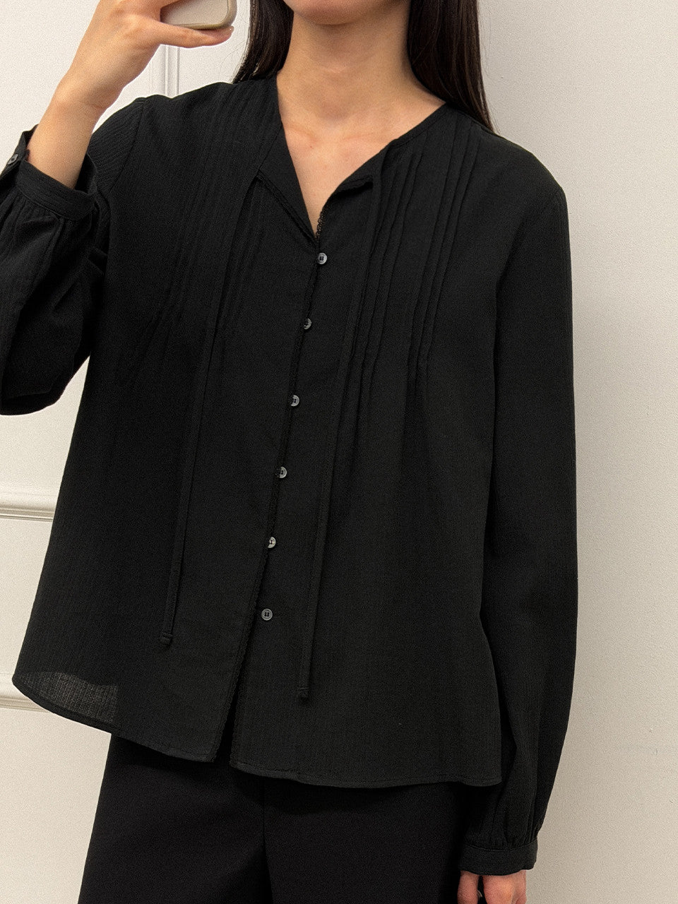 Tillidie Pintuck detail cotton blouse Black