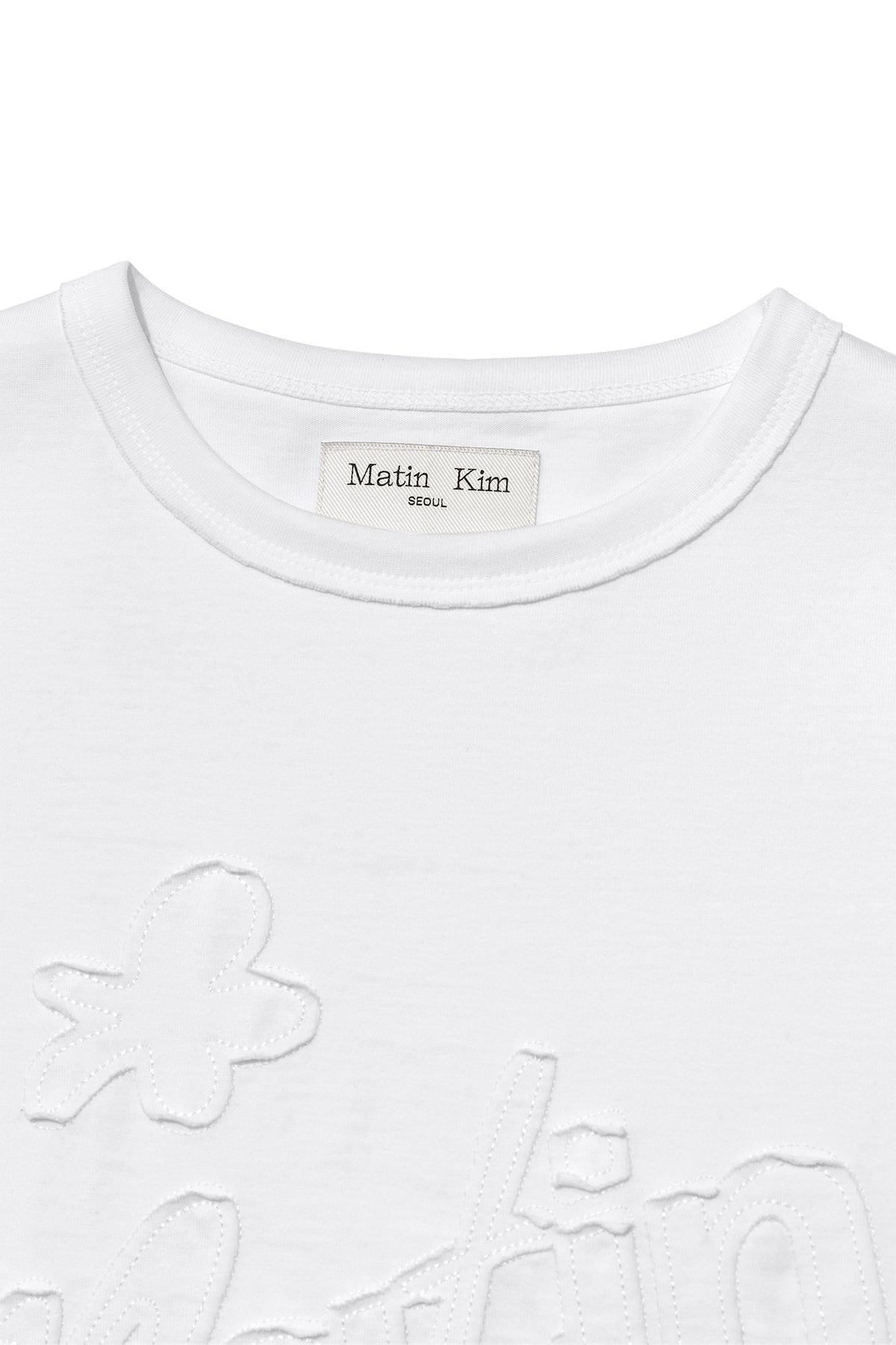 [matinkim] FLOWER APPLIQUE LOGO TOP IN WHITE
