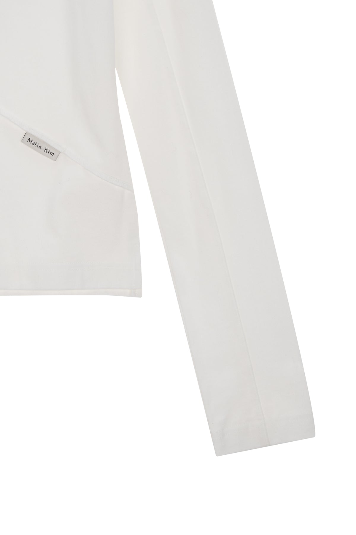 [matinkim] DIAGONAL SLIMFIT LONG SLEEVE TOP IN WHITE